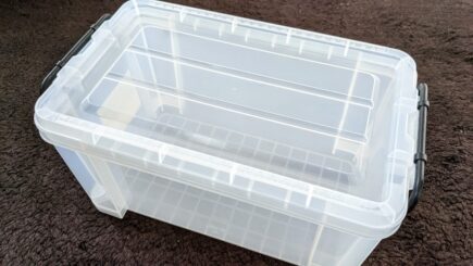 プラスチック製の収納ボックス