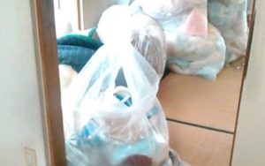 ゴミで床が見えなかった部屋